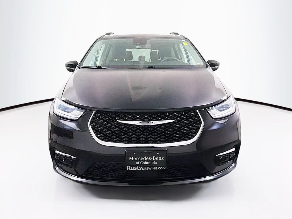 Used 2022 Chrysler Pacifica Touring-L FWD image 2