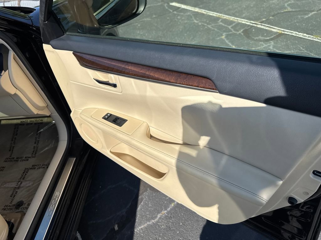 Used 2013 Lexus ES 350 w/ Luxury Pkg FWD image 40