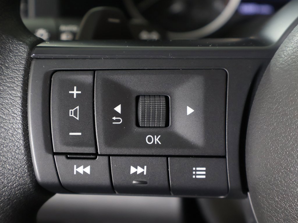 Used 2024 Nissan Pathfinder S image 39