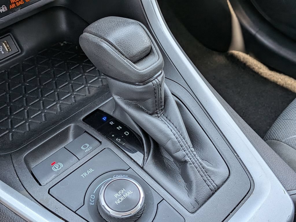 Used 2025 Toyota RAV4 XLE AWD/4WD image 26