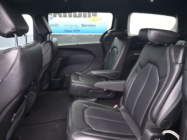 Used 2025 Chrysler Pacifica Select image 11