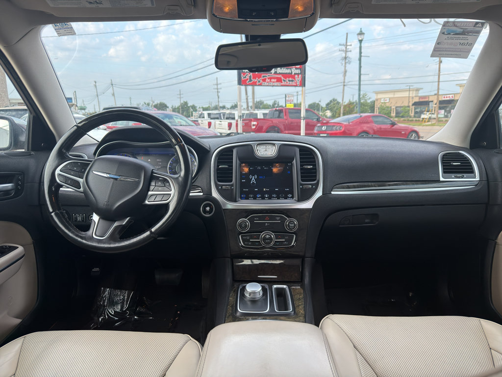 Used 2018 Chrysler 300 Limited RWD image 39