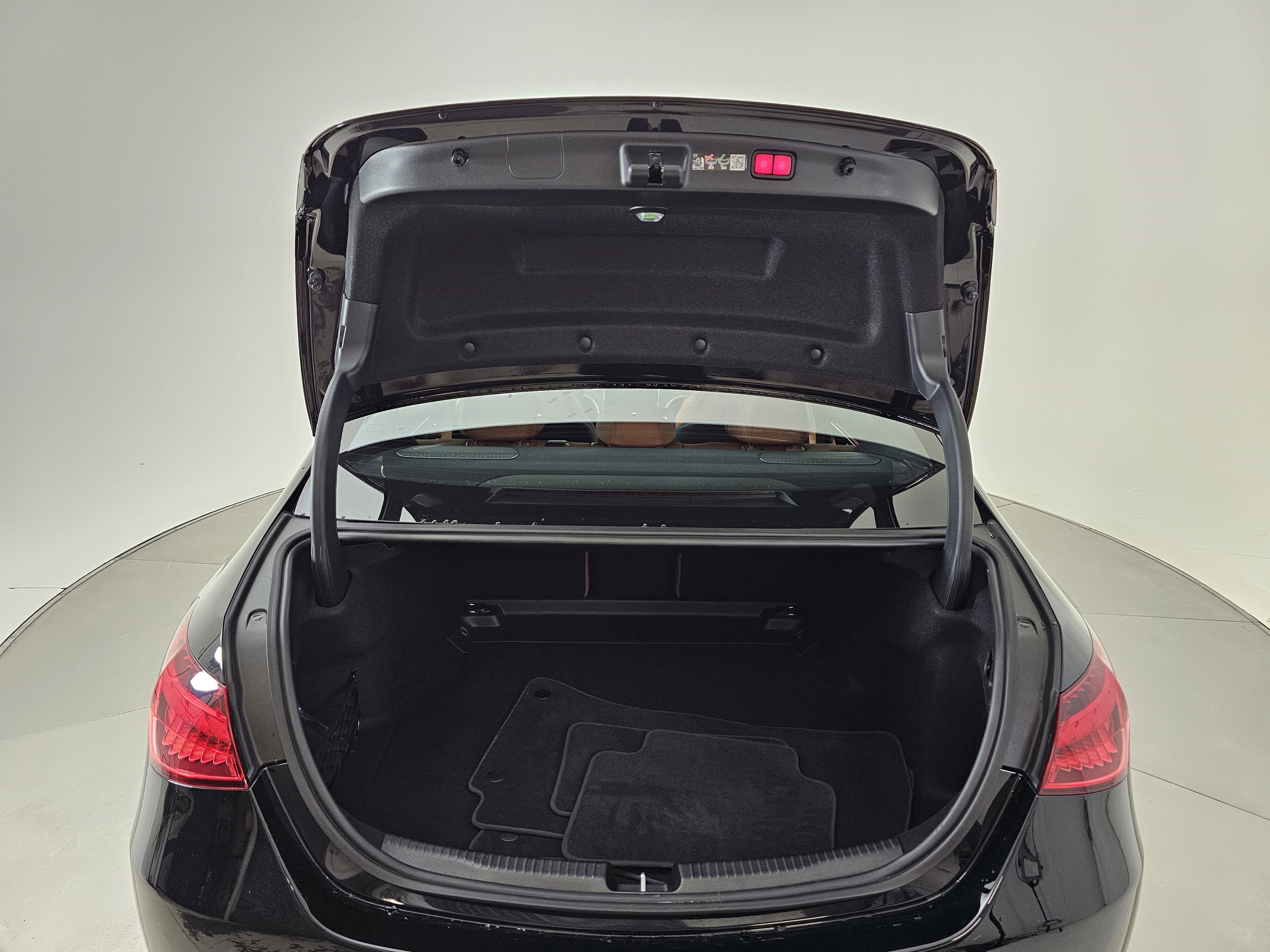 Certified 2025 Mercedes-Benz C 300 4MATIC Sedan image 25