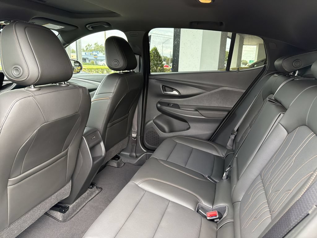 Certified 2025 Buick Envista Avenir FWD image 22