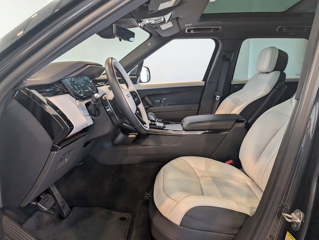 Used 2023 Land Rover Range Rover Sport SE Dynamic image 12