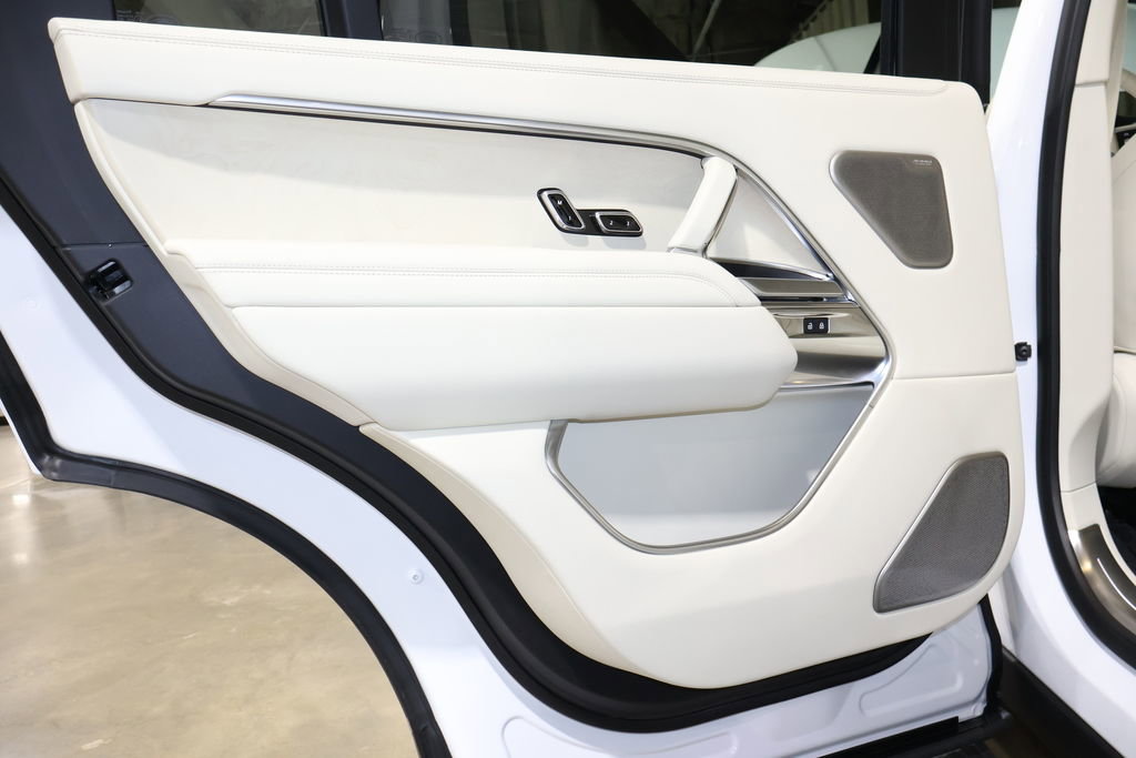 Used 2024 Land Rover Range Rover Long Wheelbase SE image 37