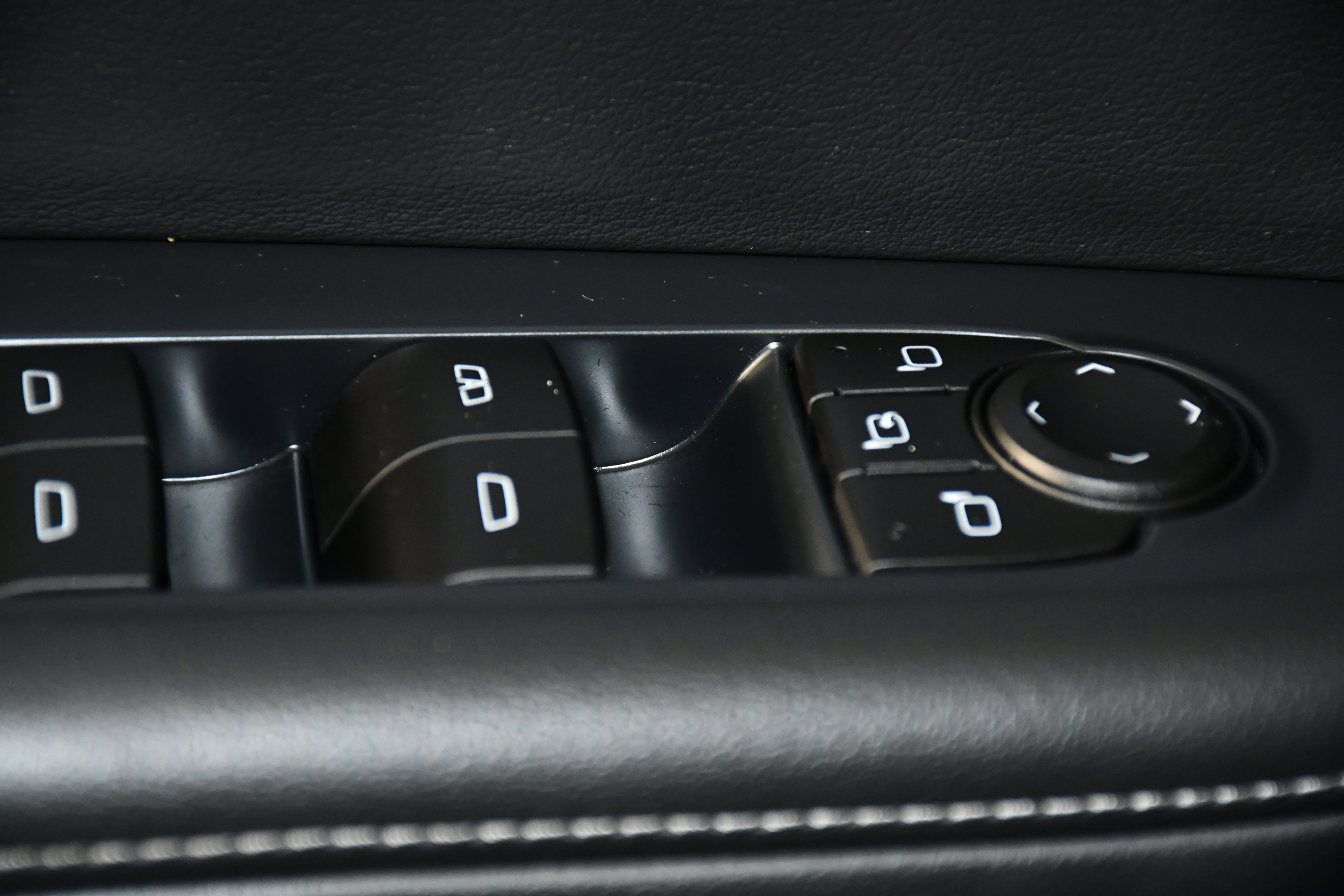 Used 2025 Buick Enclave Preferred image 33