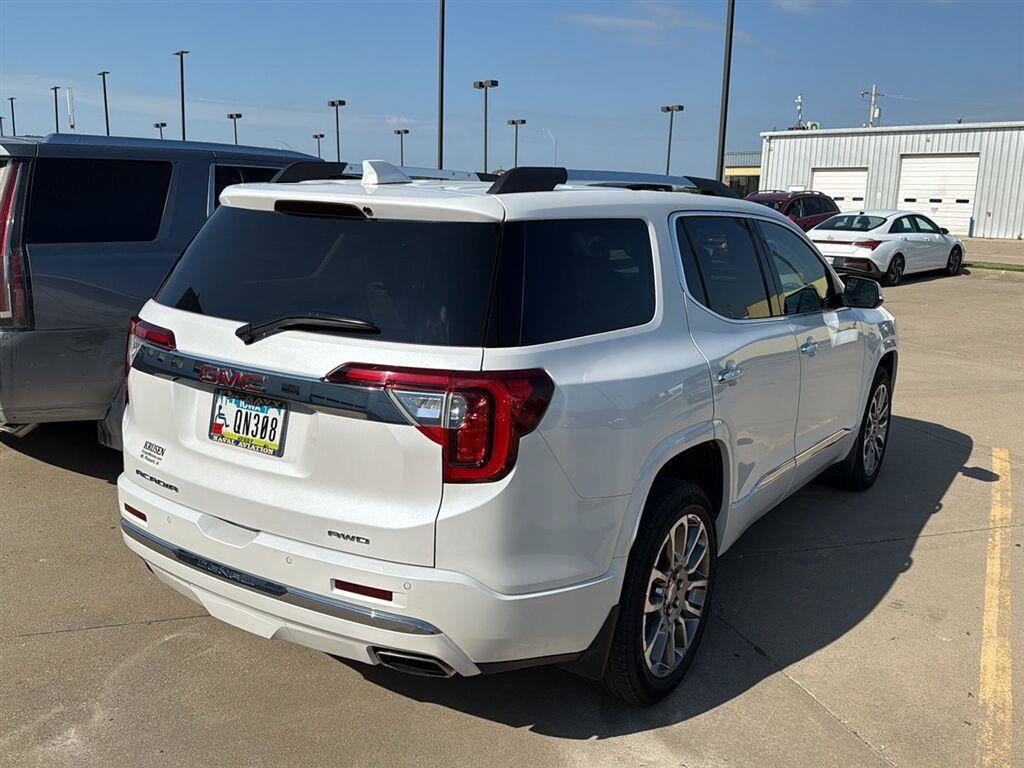 Used 2023 GMC Acadia Denali w/ Denali Technology Package AWD/4WD image 4