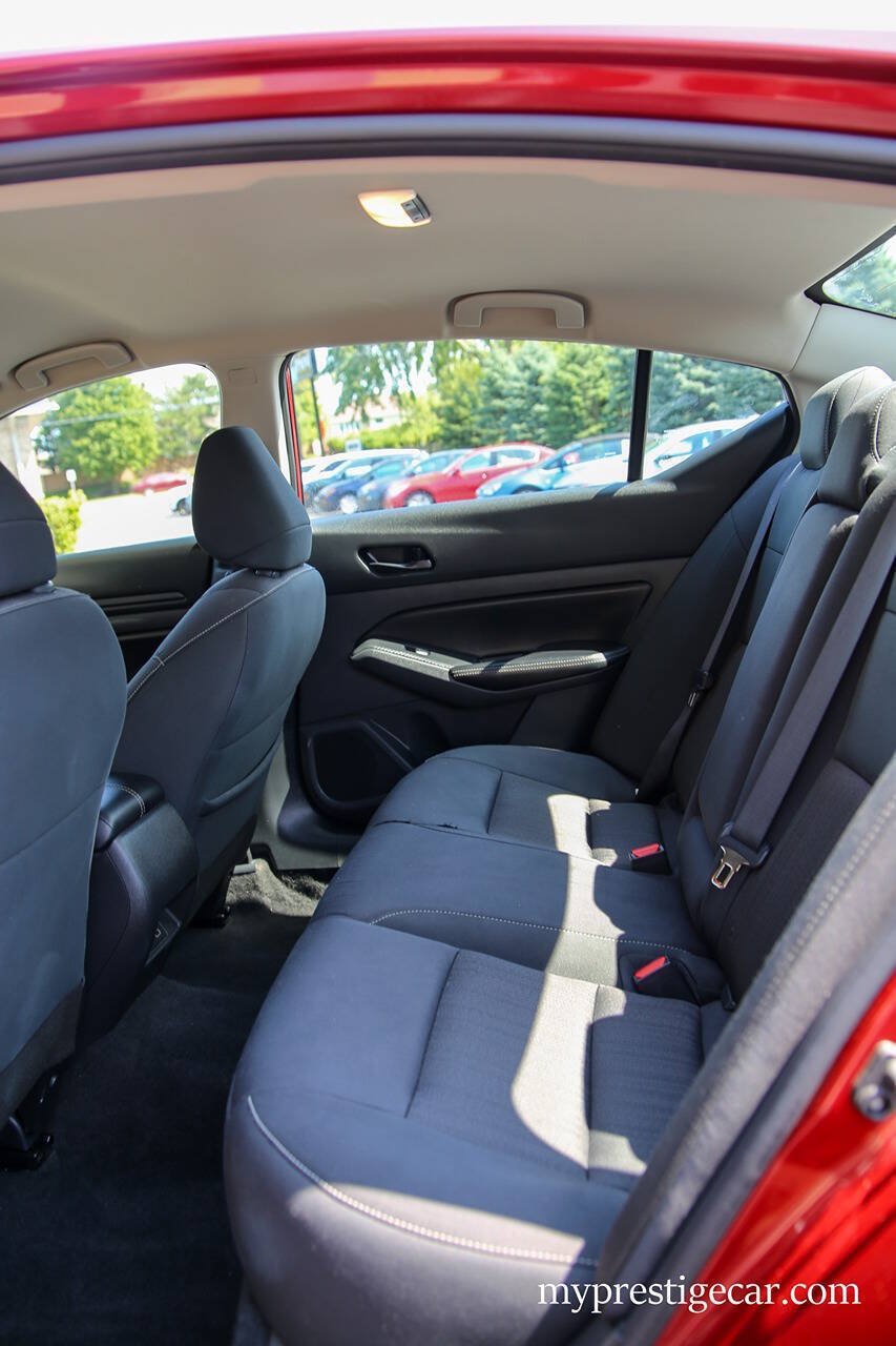Used 2025 Nissan Altima 2.5 SV FWD image 30
