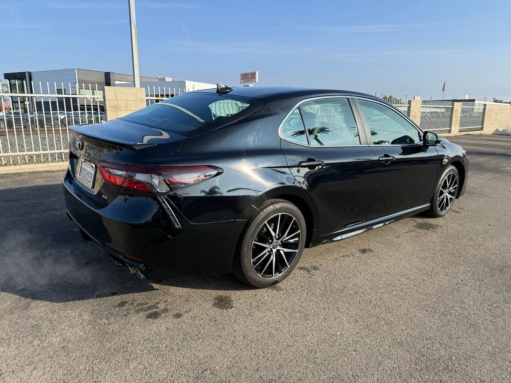 Used 2024 Toyota Camry SE image 6