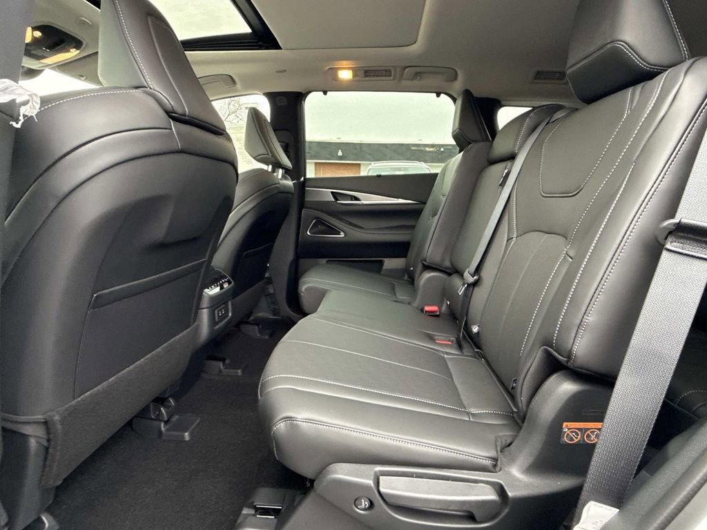New 2026 INFINITI QX60 Luxe image 16