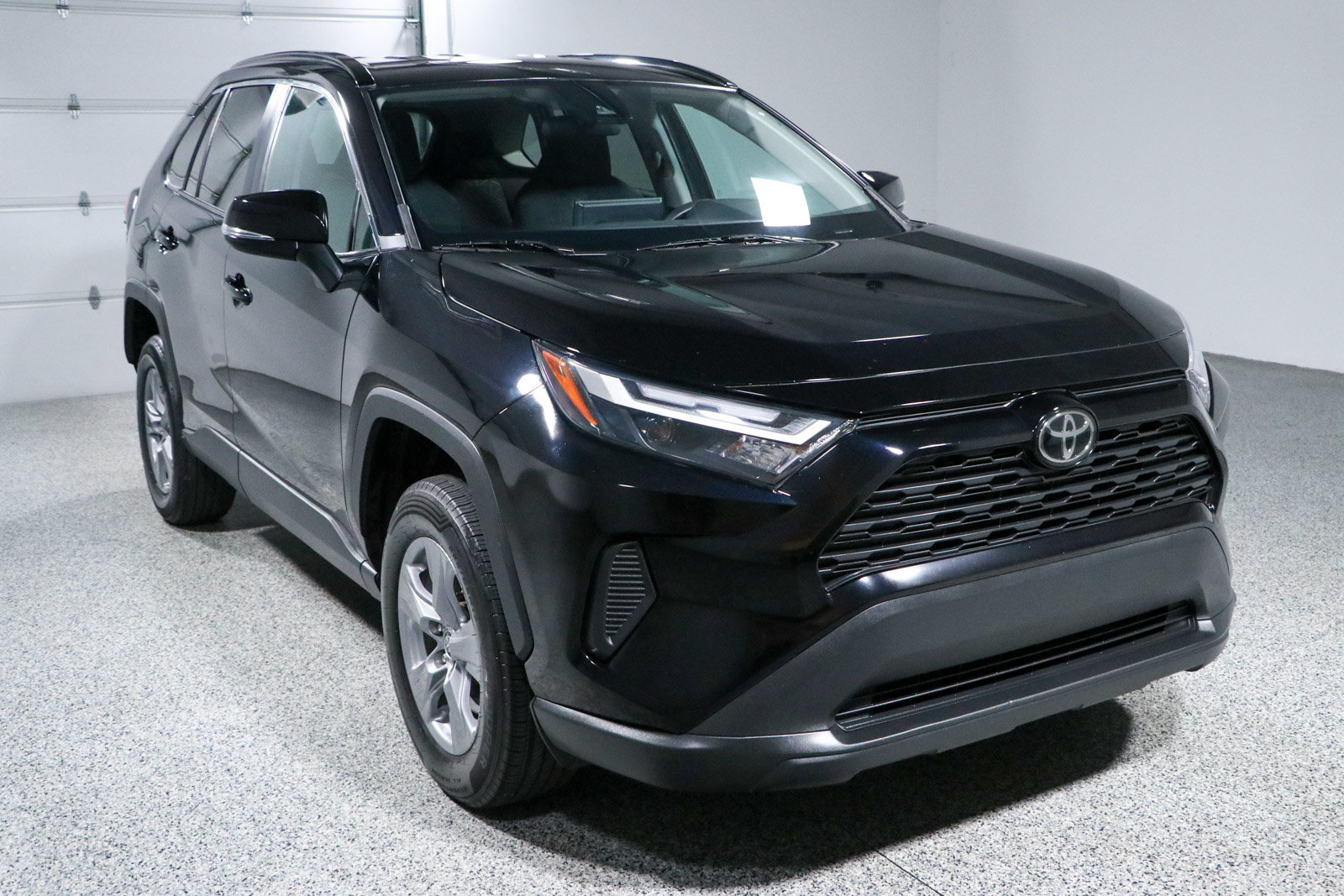 Used 2022 Toyota RAV4 XLE FWD image 5