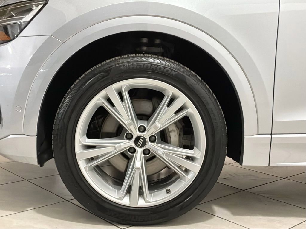 Used 2022 Audi Q8 Premium w/ Convenience Package image 16