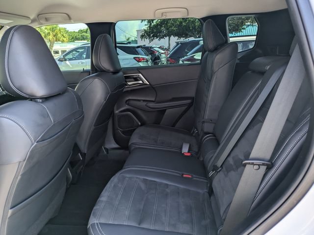 Used 2023 Mitsubishi Outlander SE FWD image 14