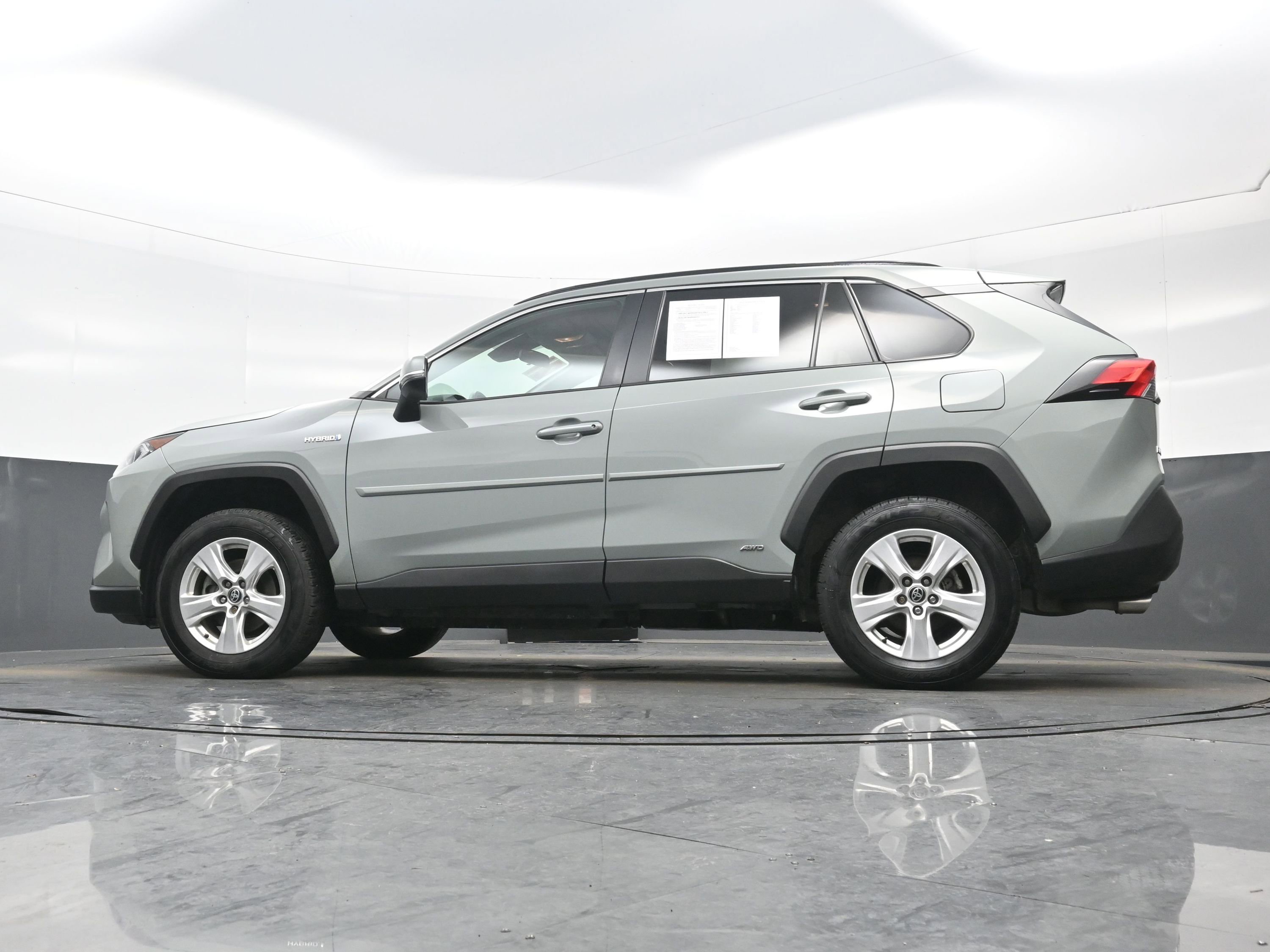Used 2021 Toyota RAV4 XLE w/ Convenience Package image 29