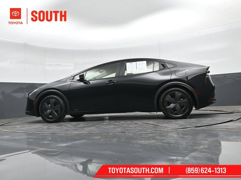 Used 2025 Toyota Prius LE AWD/4WD image 42