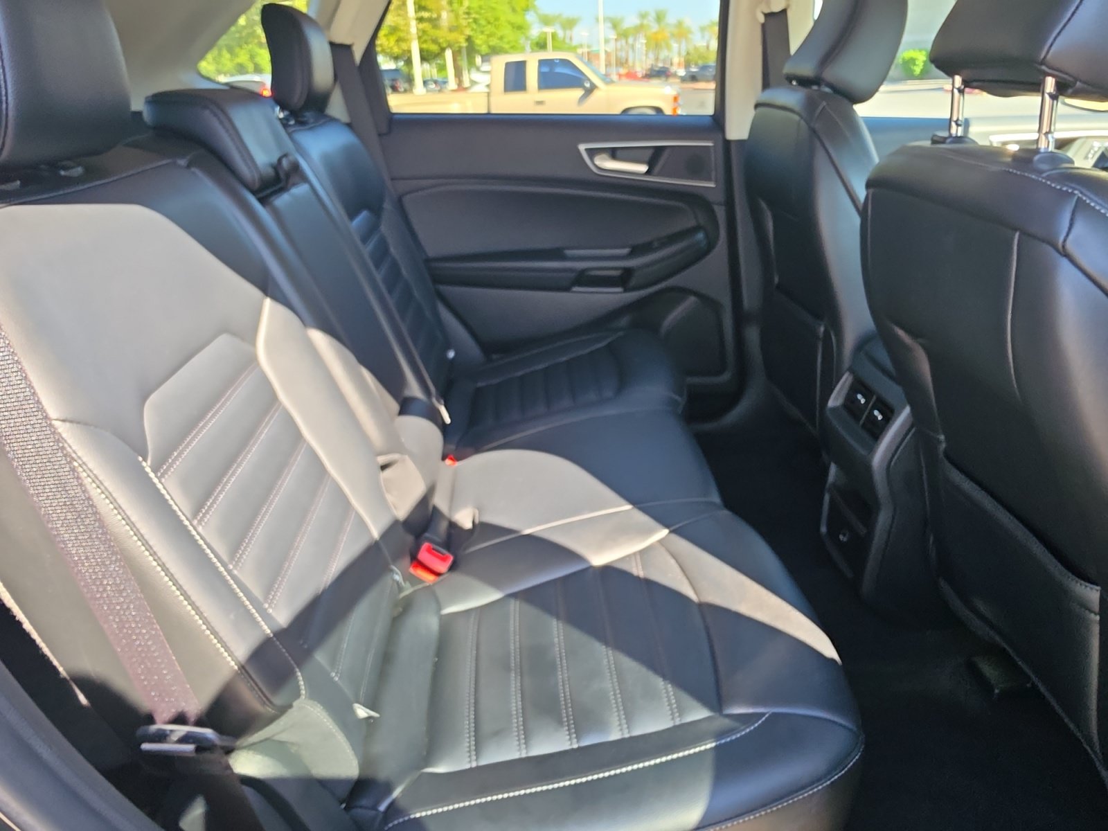Used 2022 Ford Edge SEL AWD/4WD image 16