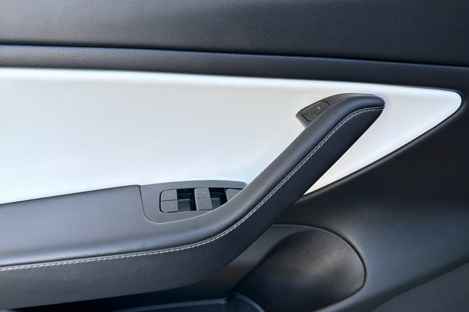 Used 2020 Tesla Model 3 Standard Range RWD image 12