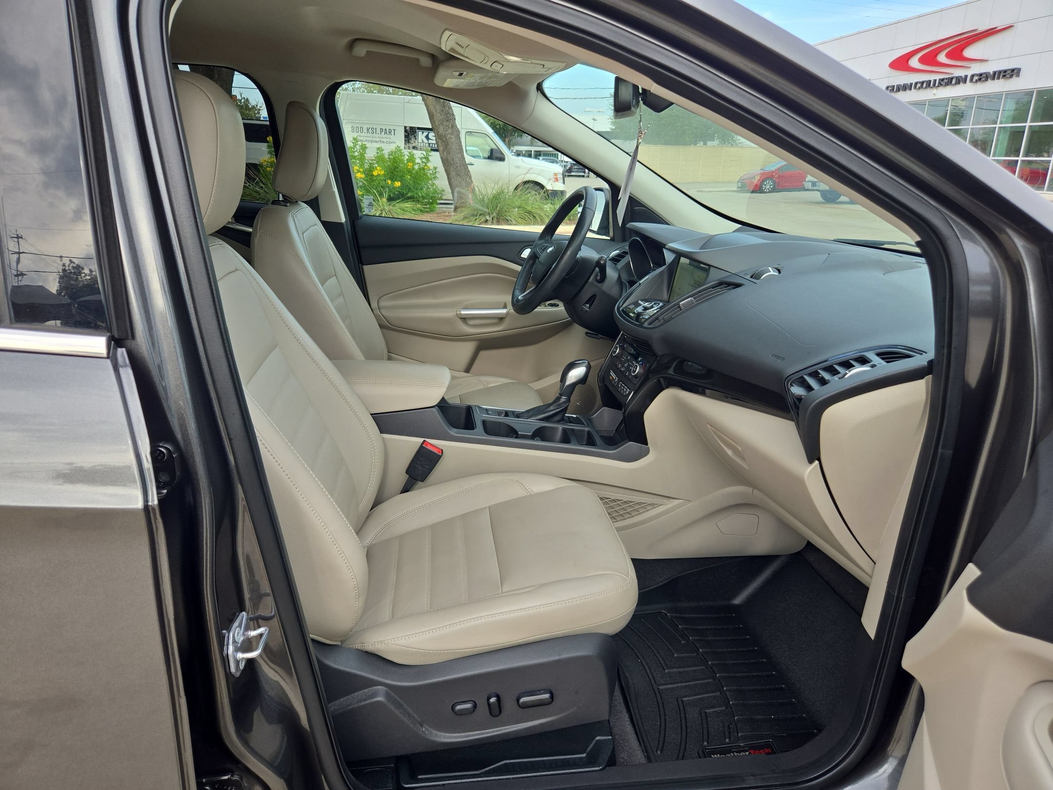 Used 2019 Ford Escape Titanium AWD/4WD image 25