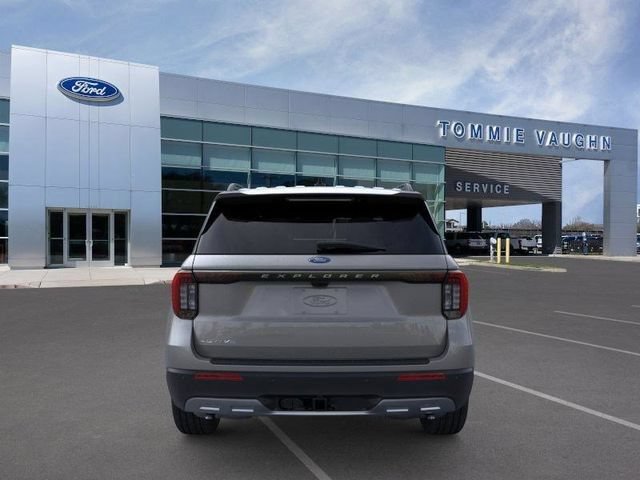 Used 2026 Ford Explorer Active w/ Active Comfort Package RWD image 5