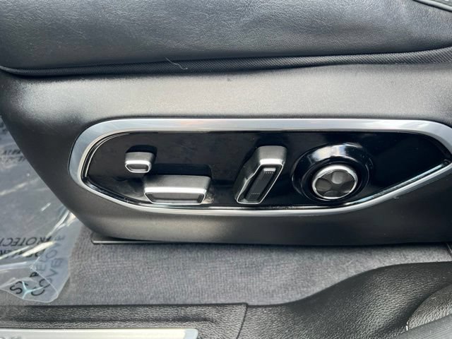 Used 2023 Jeep Grand Cherokee Overland w/ Luxury Tech Group IV AWD/4WD image 7
