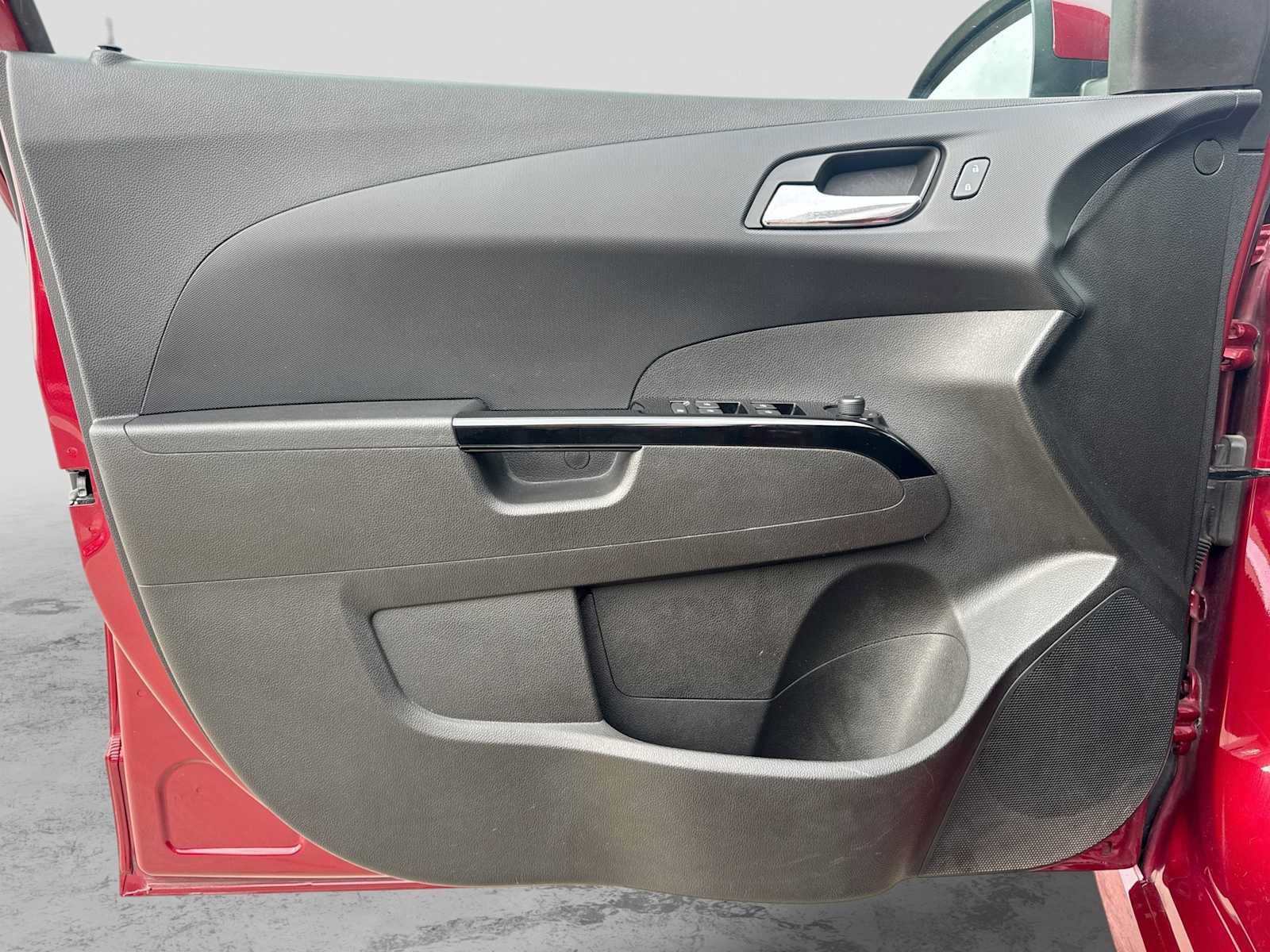 Used 2020 Chevrolet Sonic LT w/ Convenience Package FWD image 30