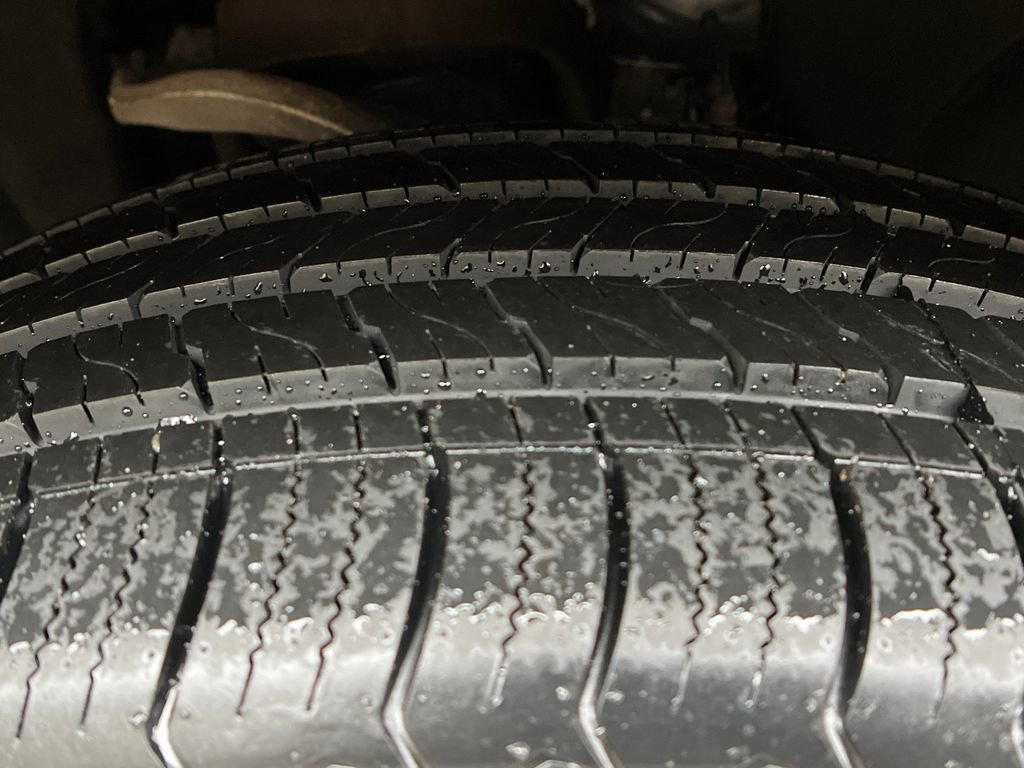 Used 2023 GMC Yukon XL SLT w/ SLT Premium Package image 28