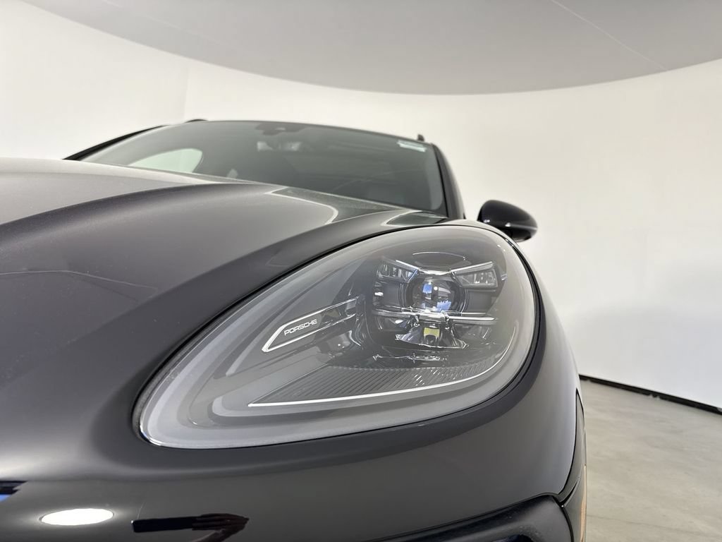 New 2026 Porsche Macan AWD/4WD image 11