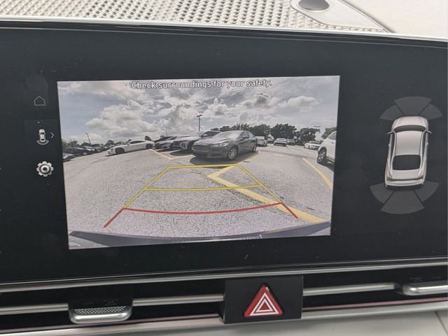 Used 2024 Hyundai Elantra Limited image 21