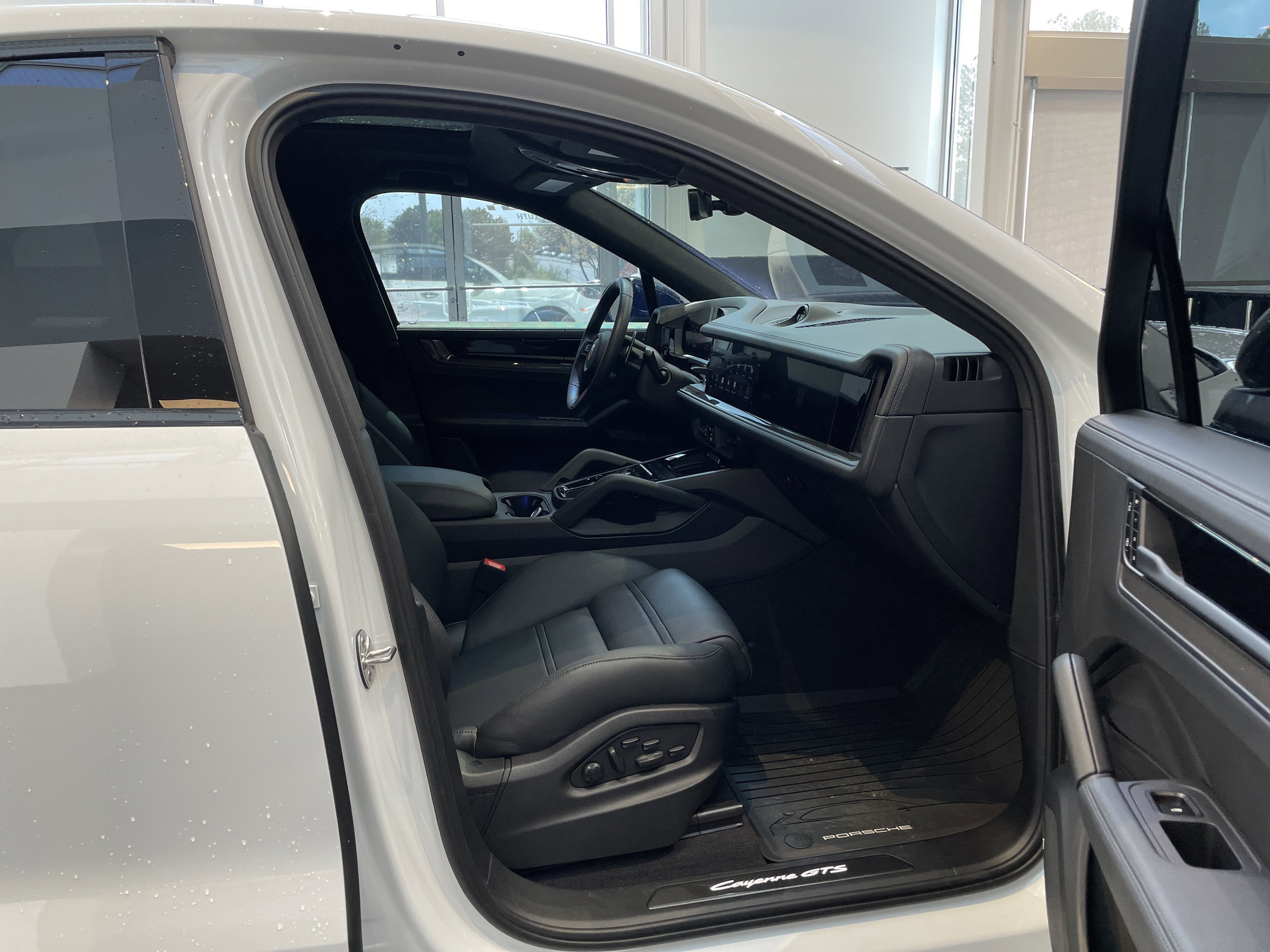 Used 2026 Porsche Cayenne GTS image 36