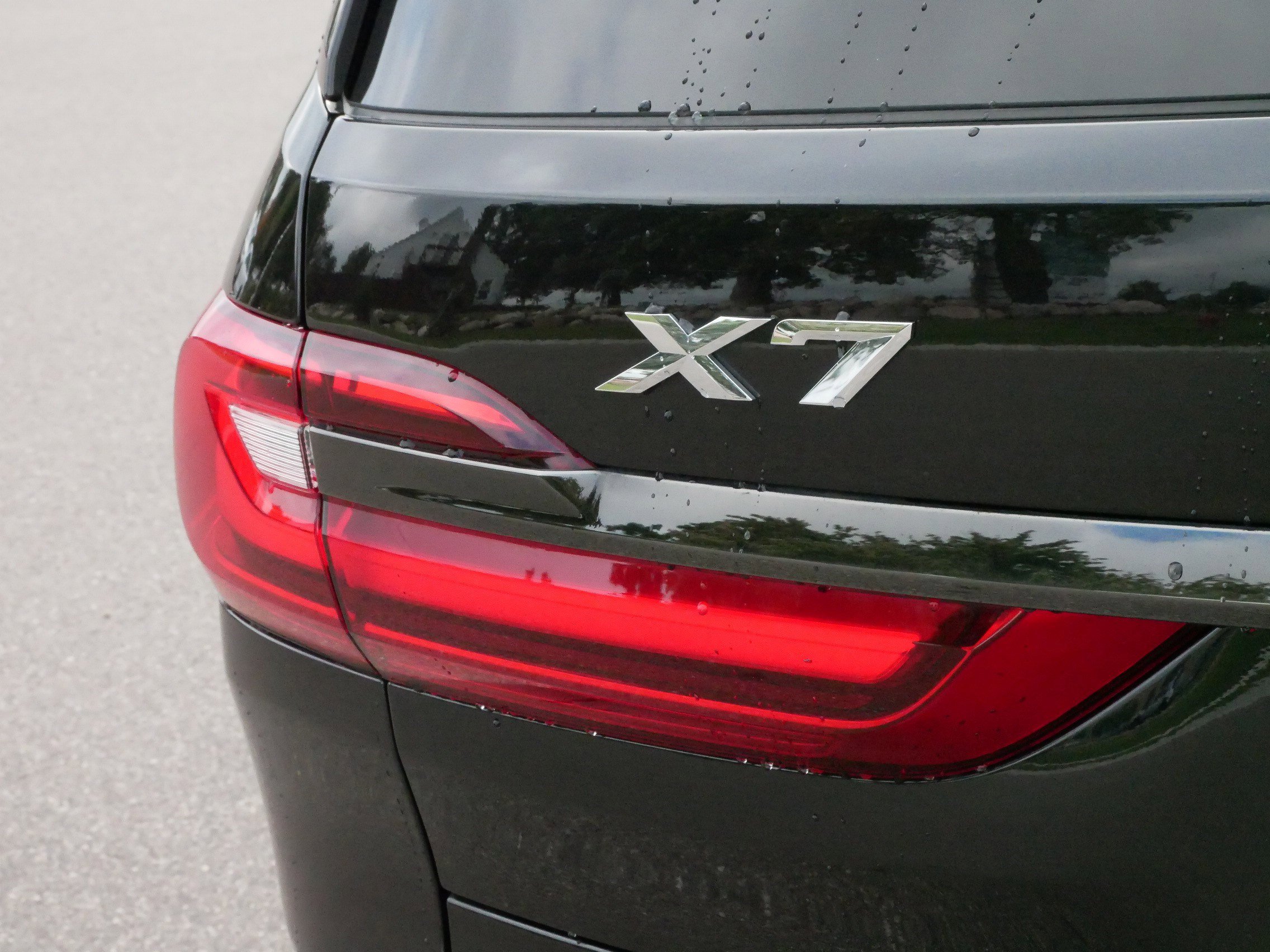 Used 2022 BMW X7 xDrive40i w/ M Sport Package image 17