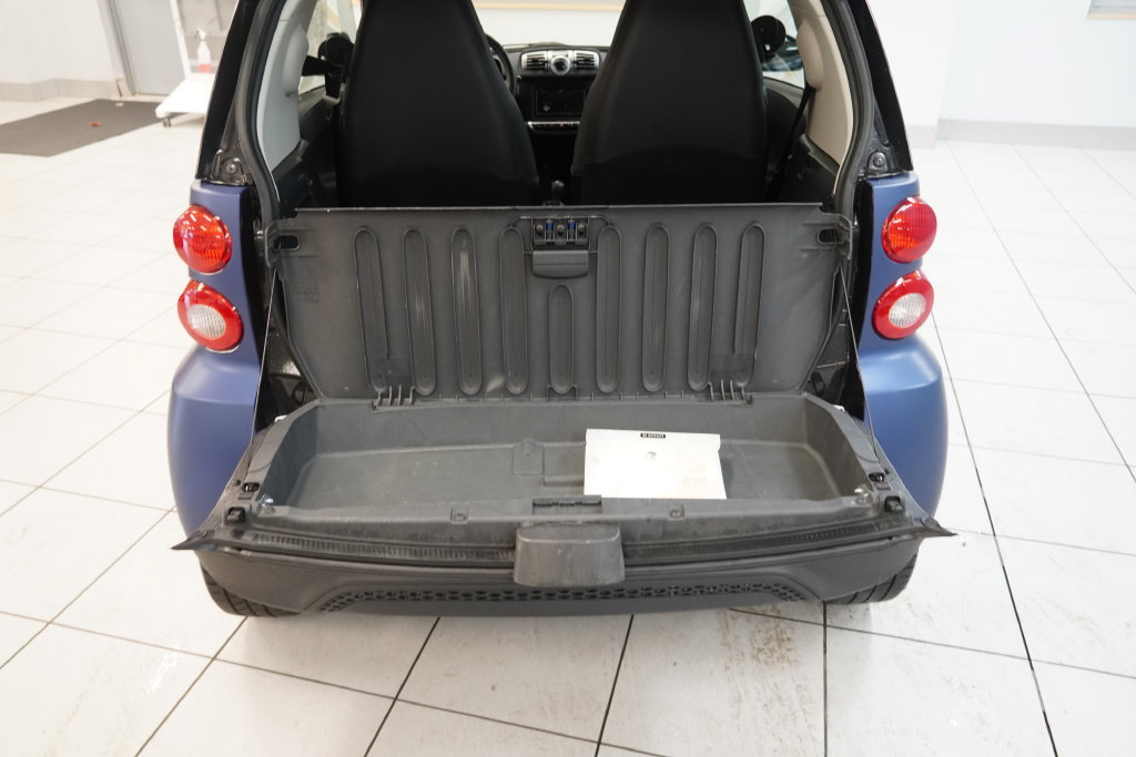 Used 2015 smart fortwo pure RWD image 19