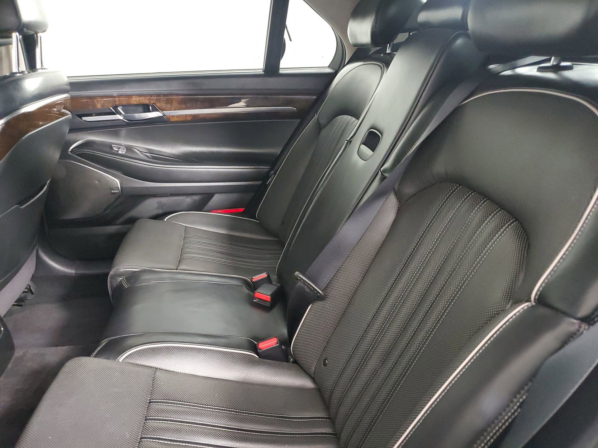 Used 2017 Genesis G90 3.3T Premium image 53