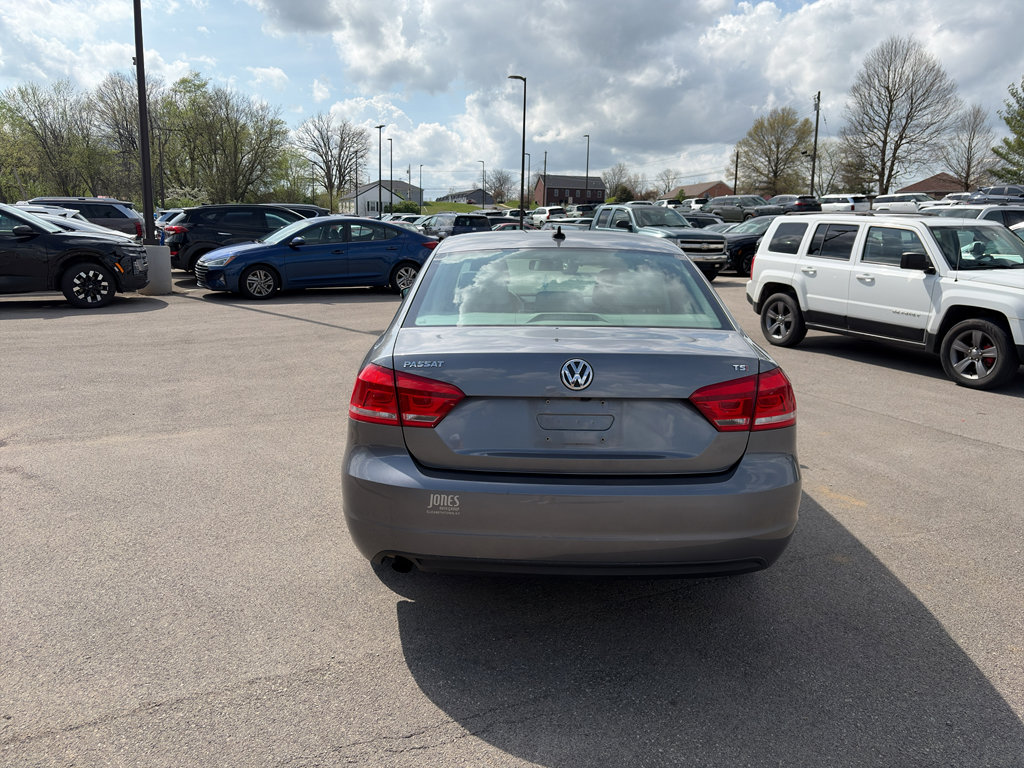 Used 2015 Volkswagen Passat 1.8T Limited Edition image 4