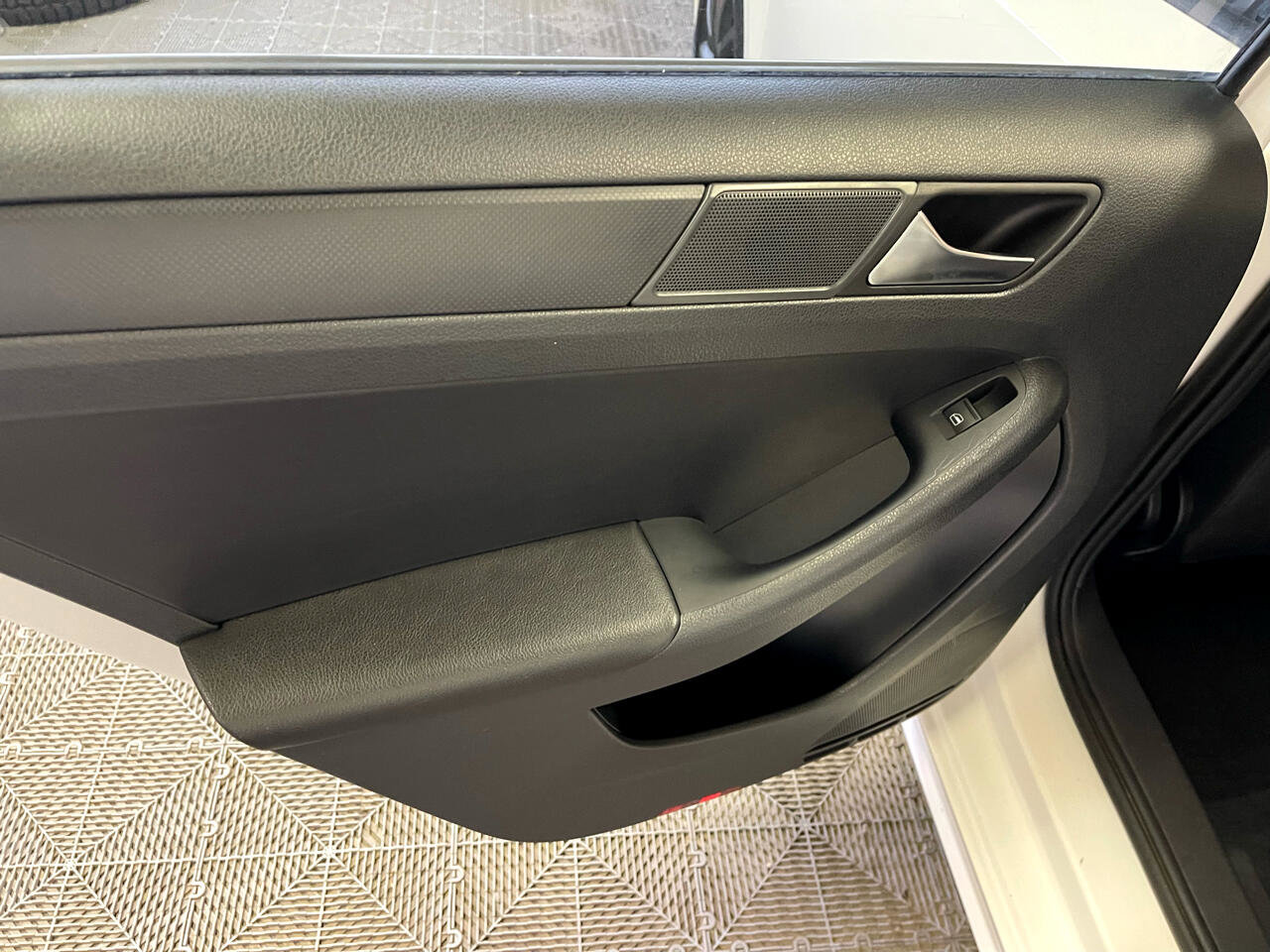 Used 2011 Volkswagen Jetta SE image 22