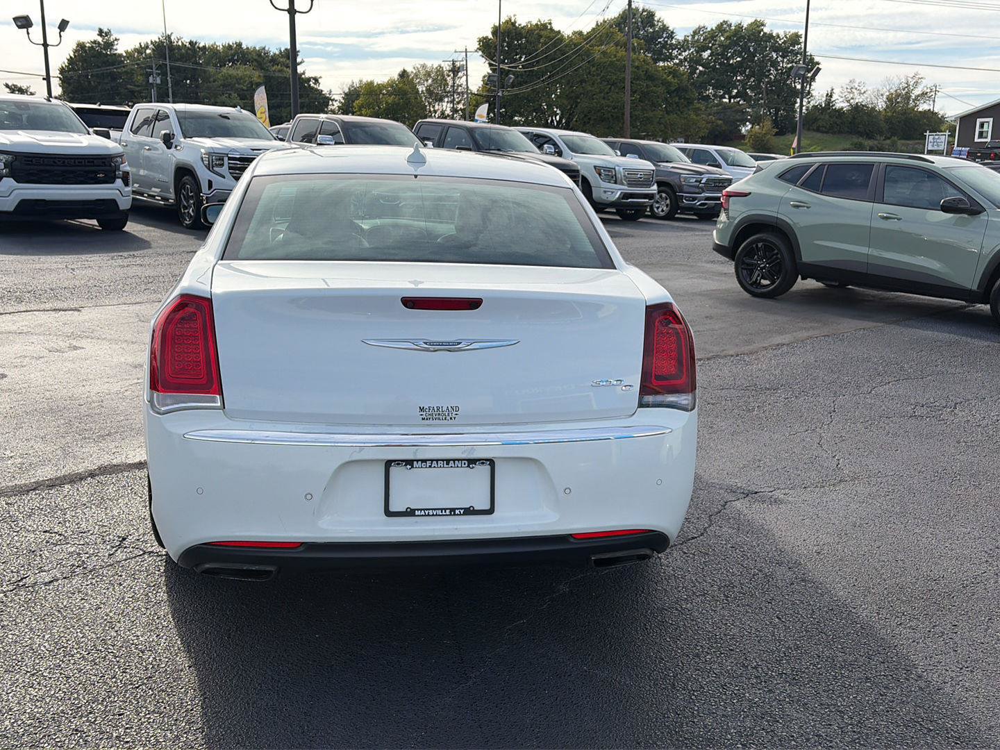 Used 2017 Chrysler 300 C w/ Safetytec Plus Group RWD image 4