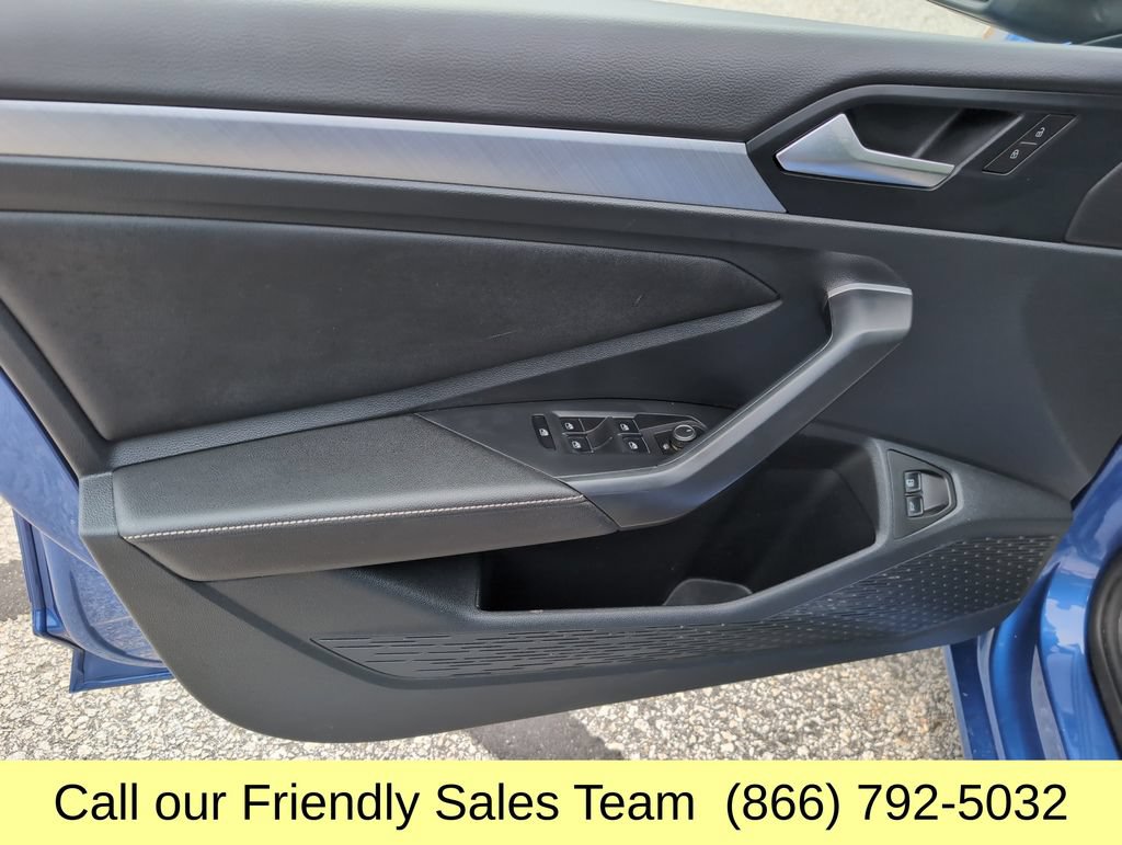Used 2024 Volkswagen Jetta SE FWD image 12