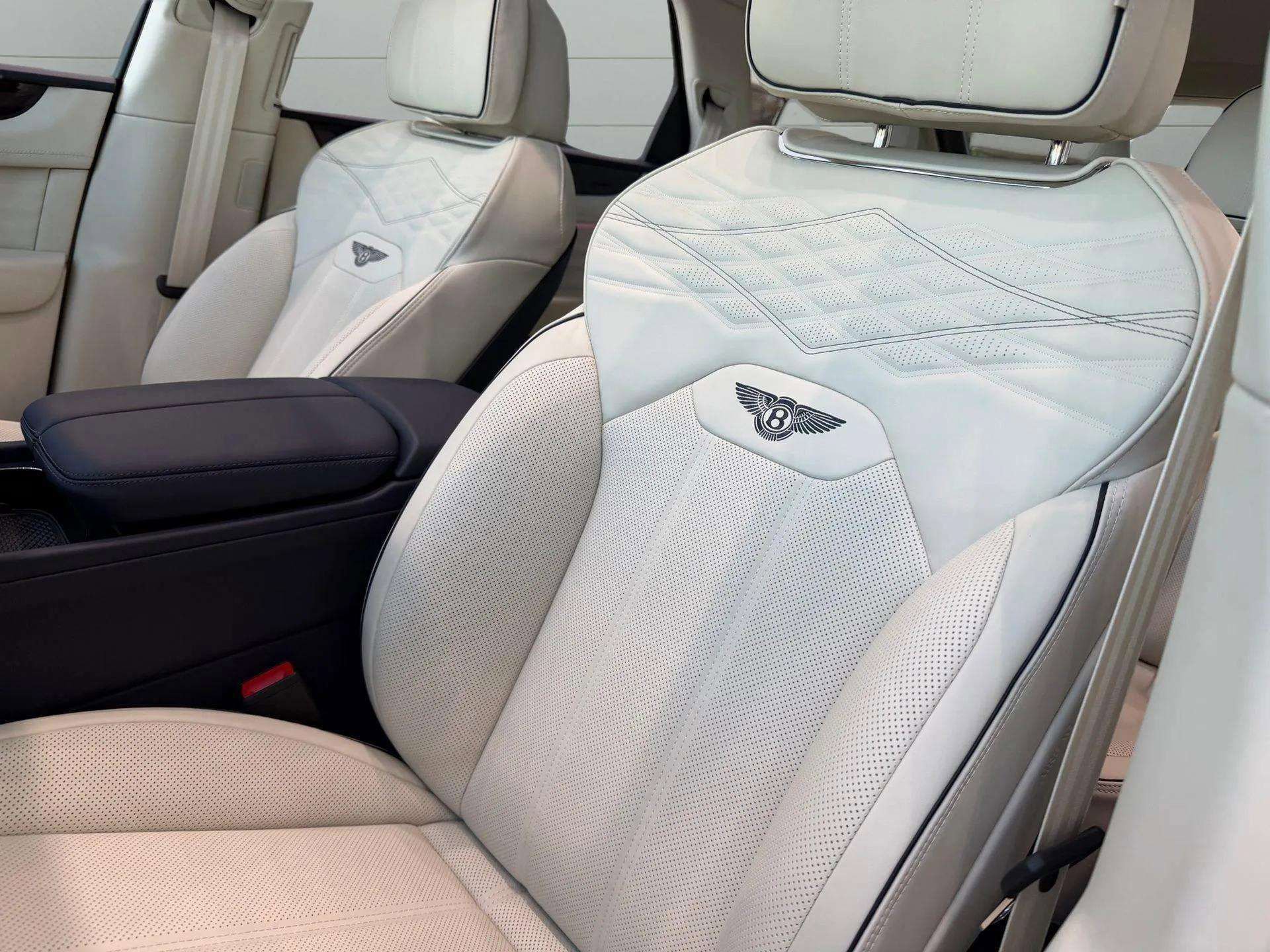 New 2025 Bentley Bentayga image 17