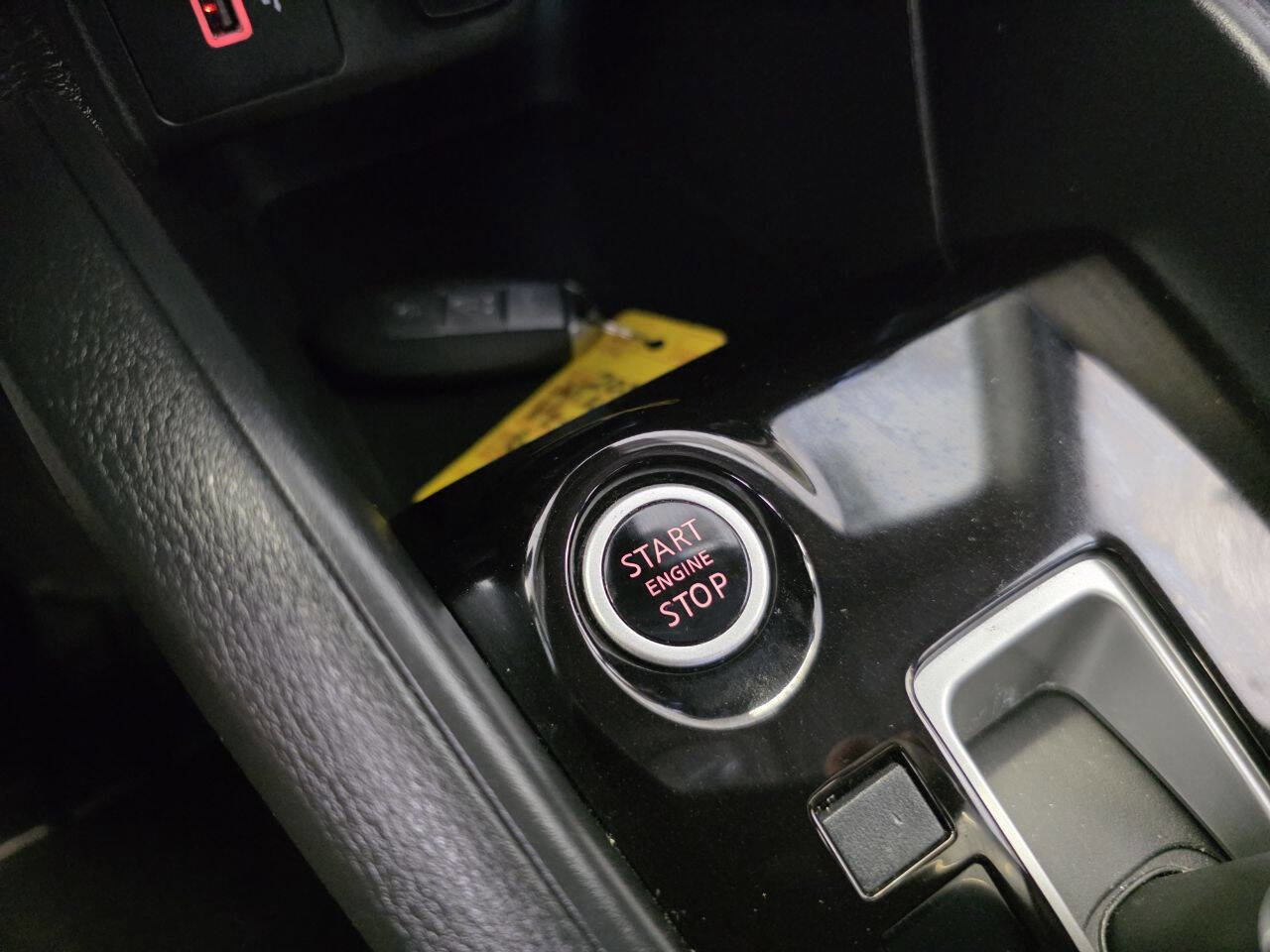 Used 2021 Nissan Versa SR w/ Convenience Package image 15