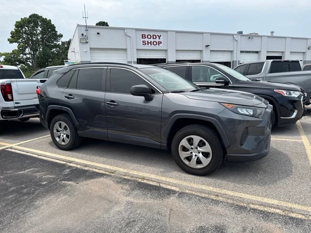 Used 2020 Toyota RAV4 LE FWD image 3