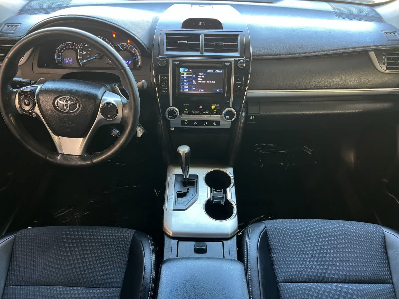 Used 2013 Toyota Camry SE FWD video 4