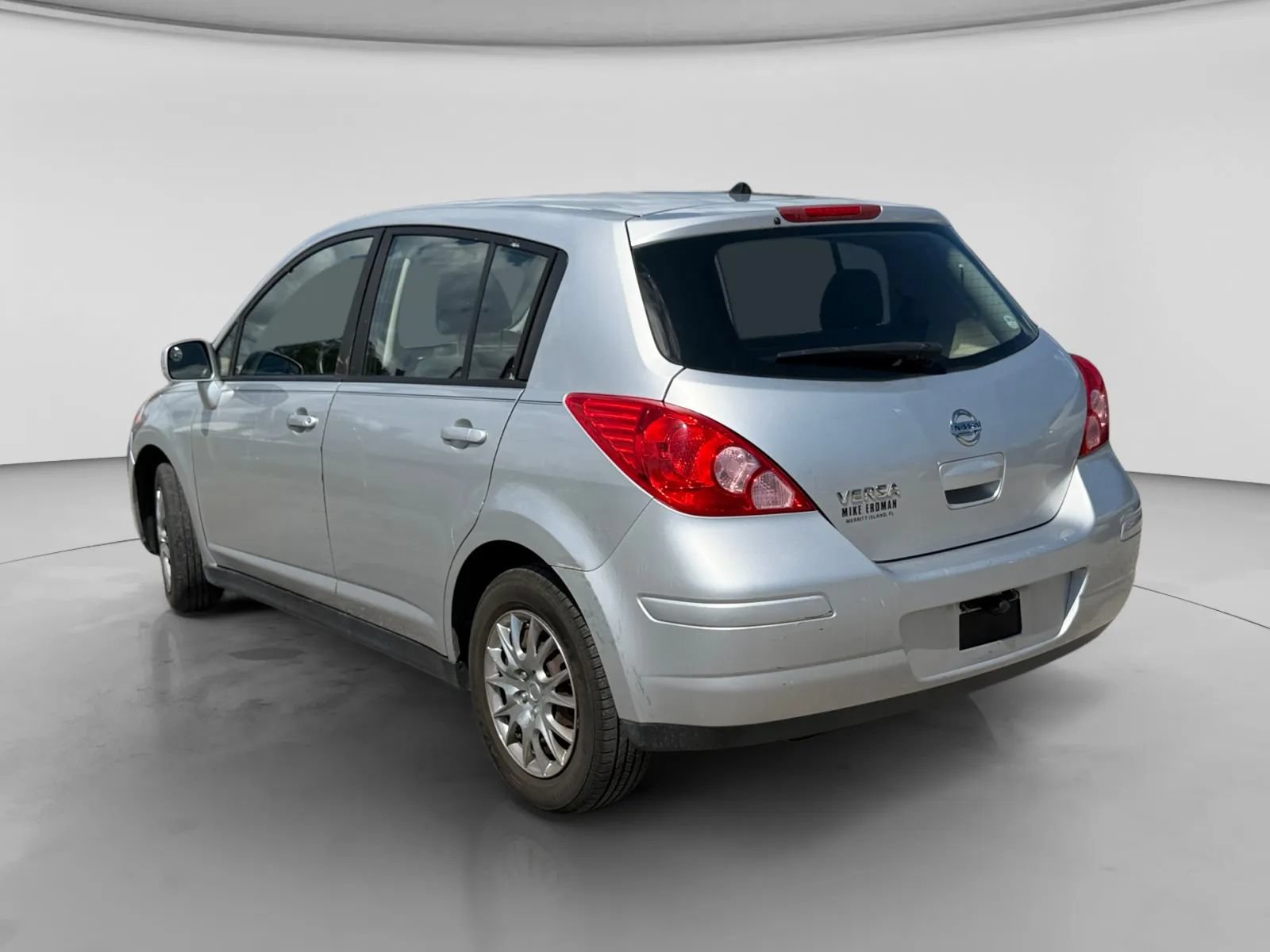 Used 2011 Nissan Versa 1.8 S FWD image 3