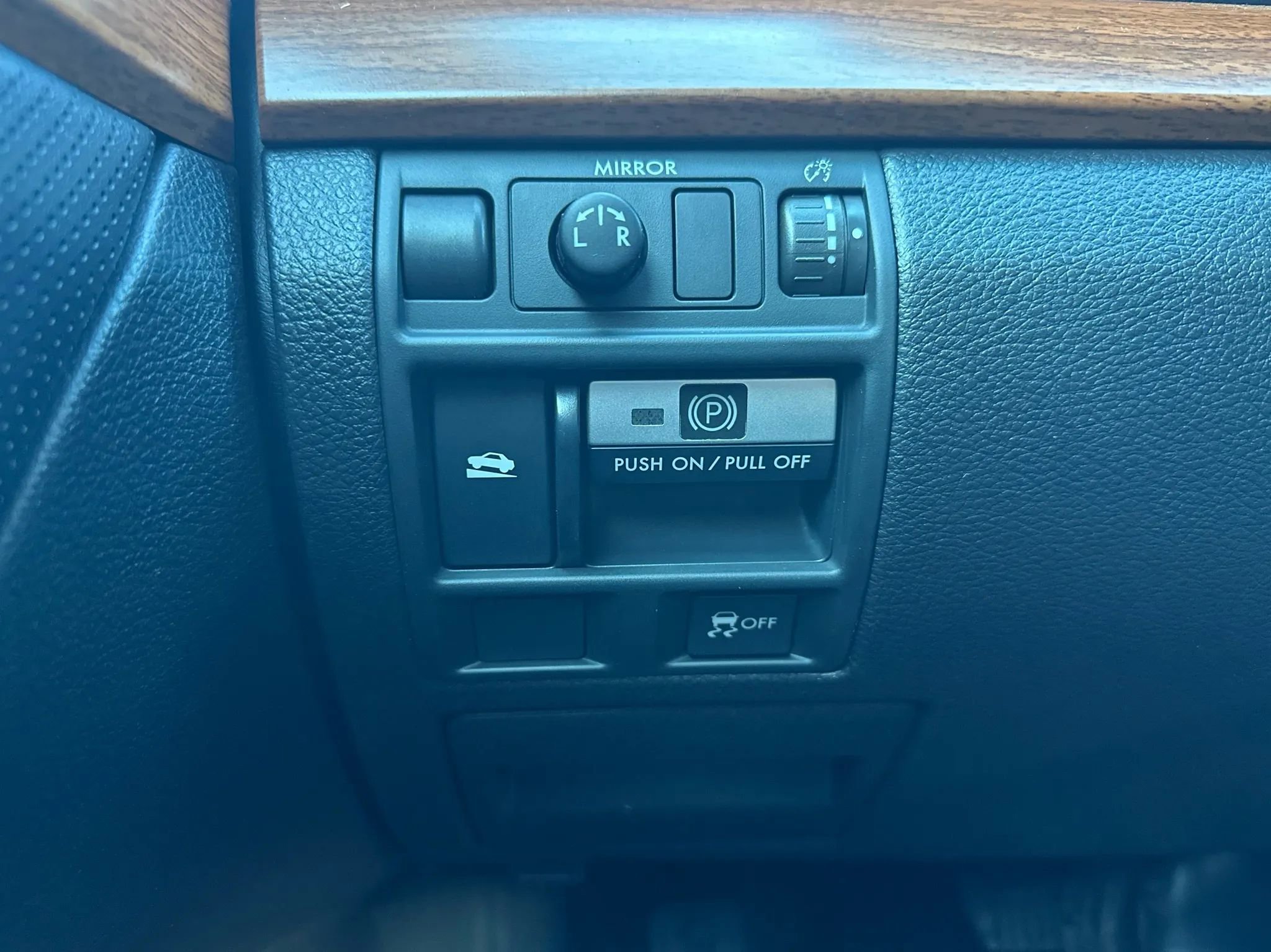 Used 2013 Subaru Outback 3.6R Limited w/ Moonroof Pkg image 30