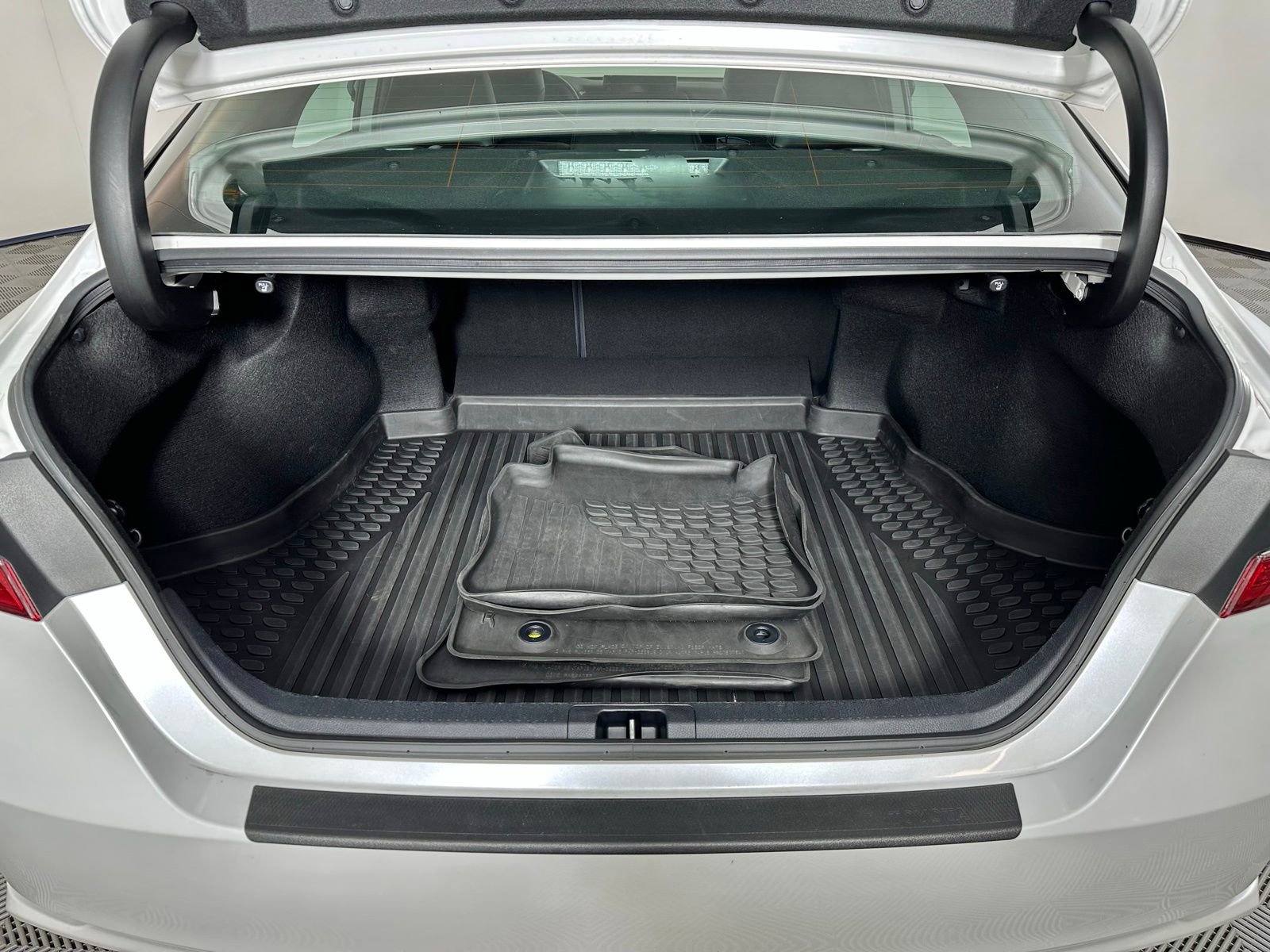 Used 2022 Toyota Camry XSE image 27