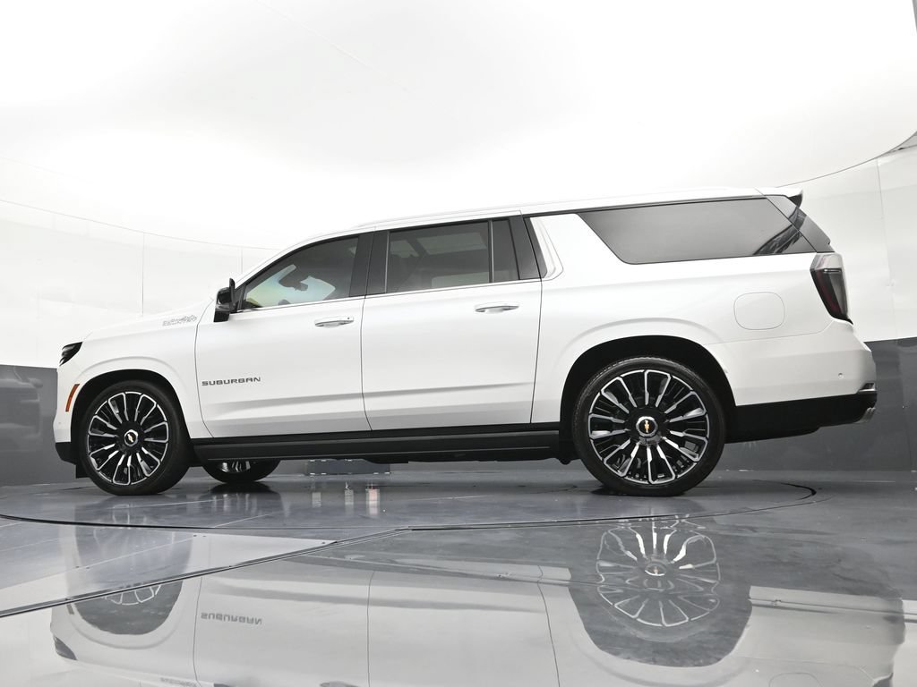 Used 2025 Chevrolet Suburban High Country AWD/4WD image 25