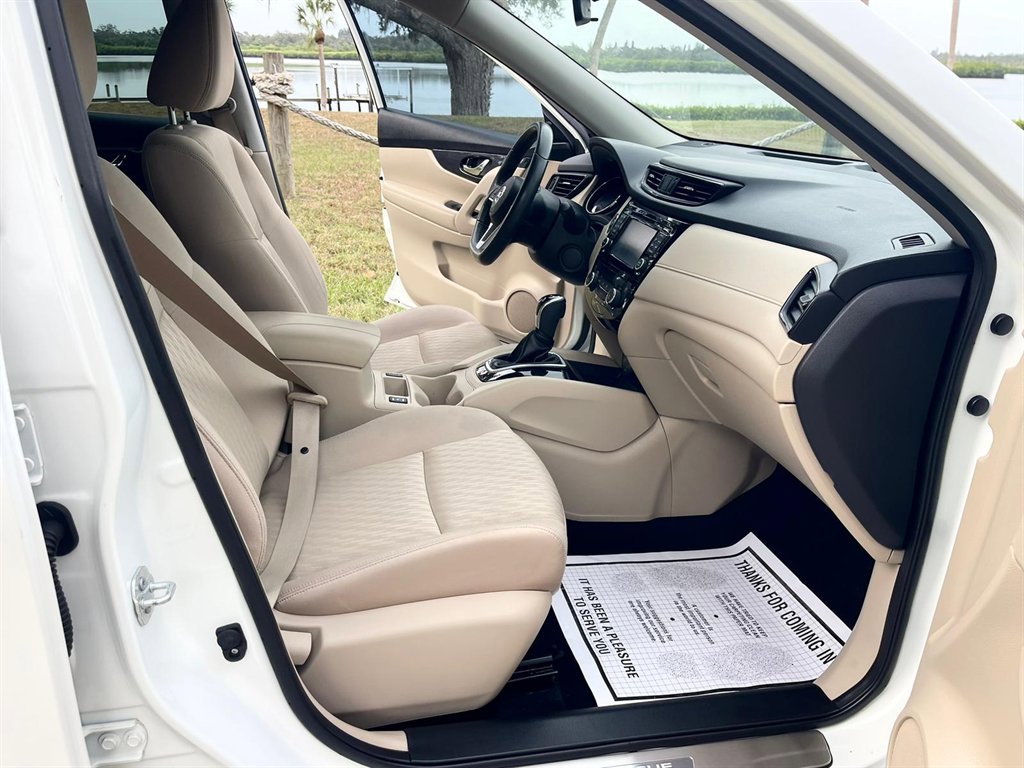 Used 2017 Nissan Rogue SV w/ SV Premium Package image 17