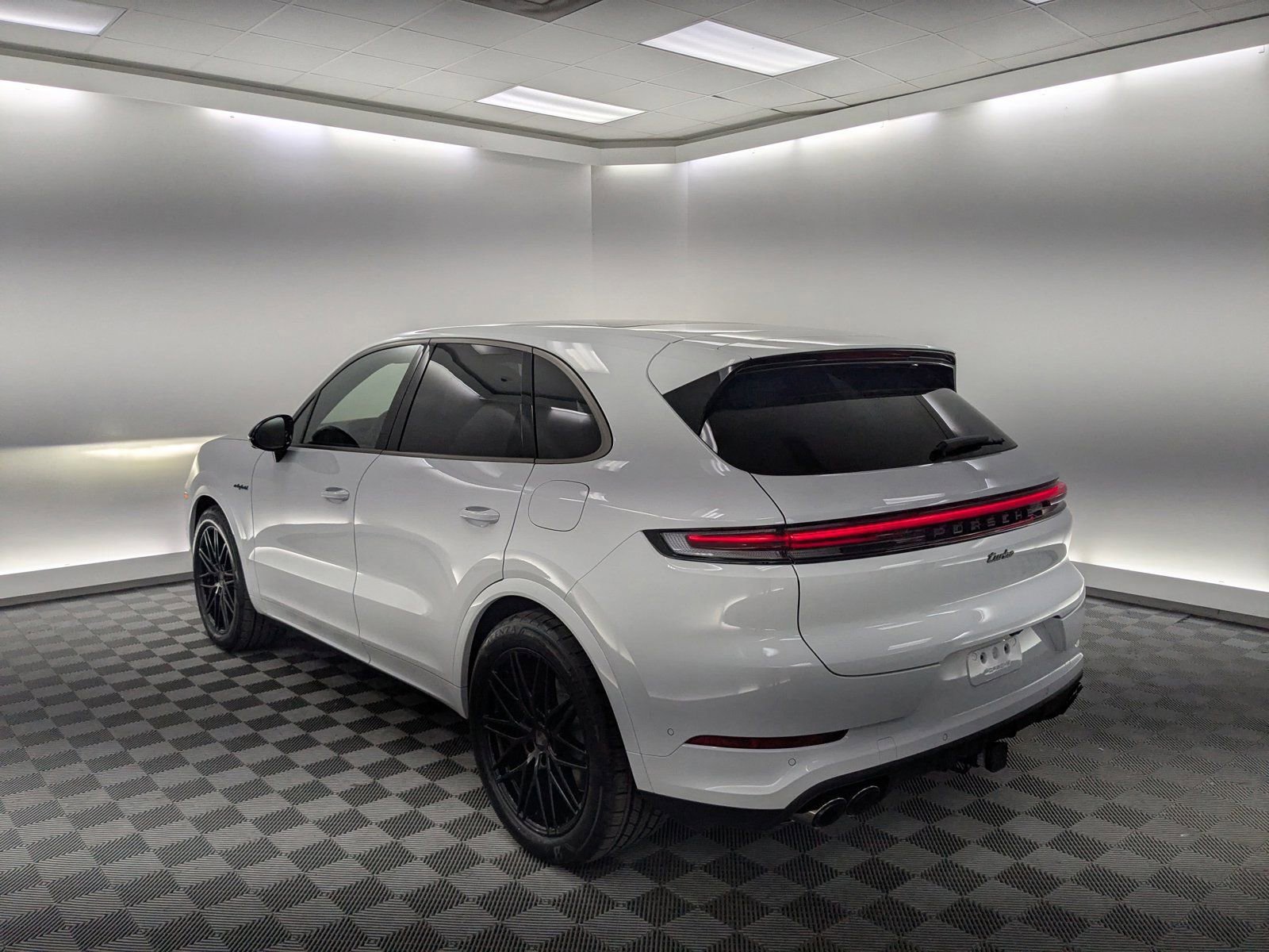 New 2026 Porsche Cayenne Turbo video 3
