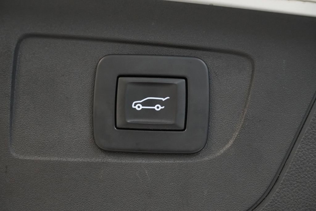 Used 2018 Buick Regal Essence w/ Driver Confidence Package #1 image 11