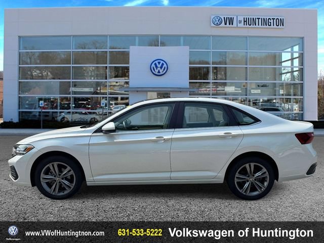 Certified 2023 Volkswagen Jetta SE w/ Panoramic Sunroof Package FWD image 5