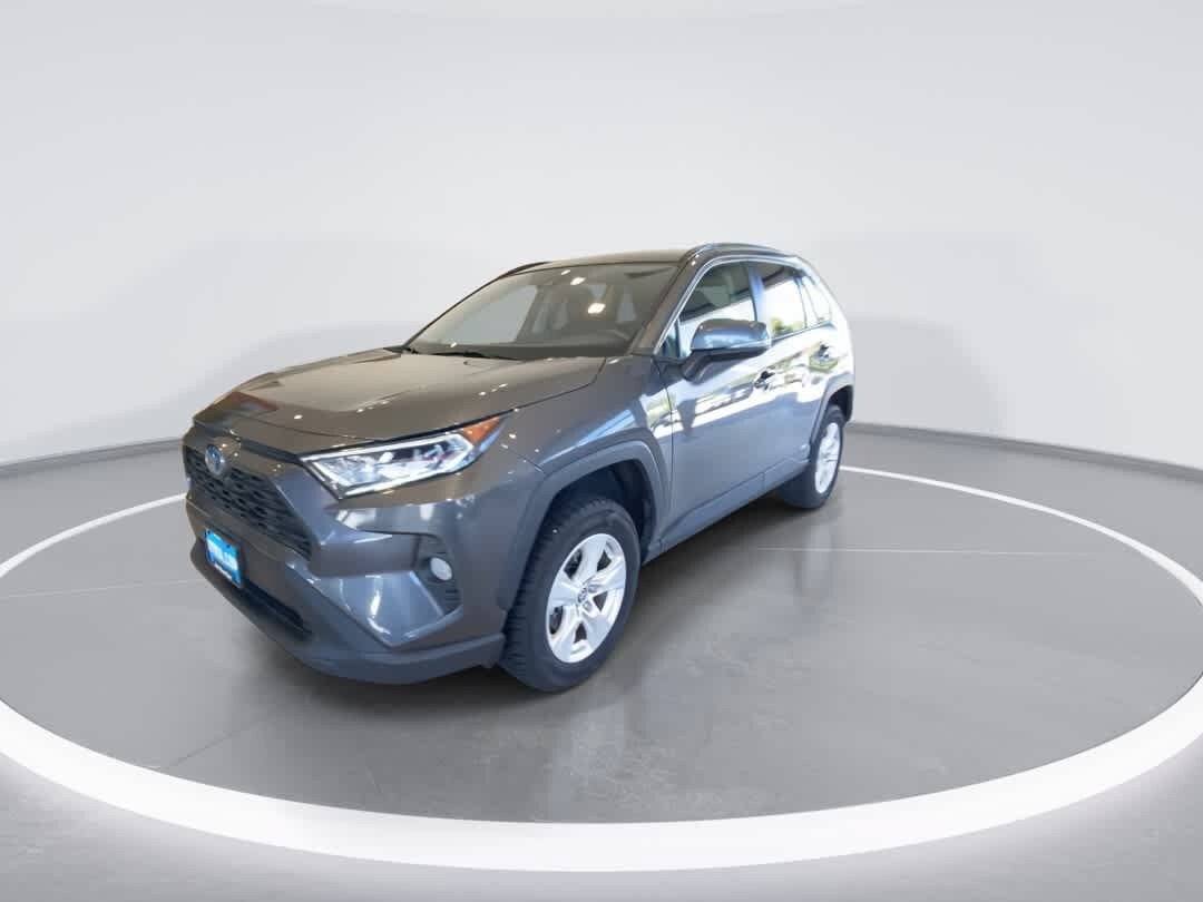 Used 2021 Toyota RAV4 XLE AWD/4WD image 4